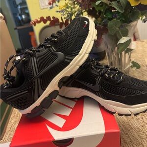 Nike Vomero 5 ee unreleased color sz 6 youth or 7.5 women